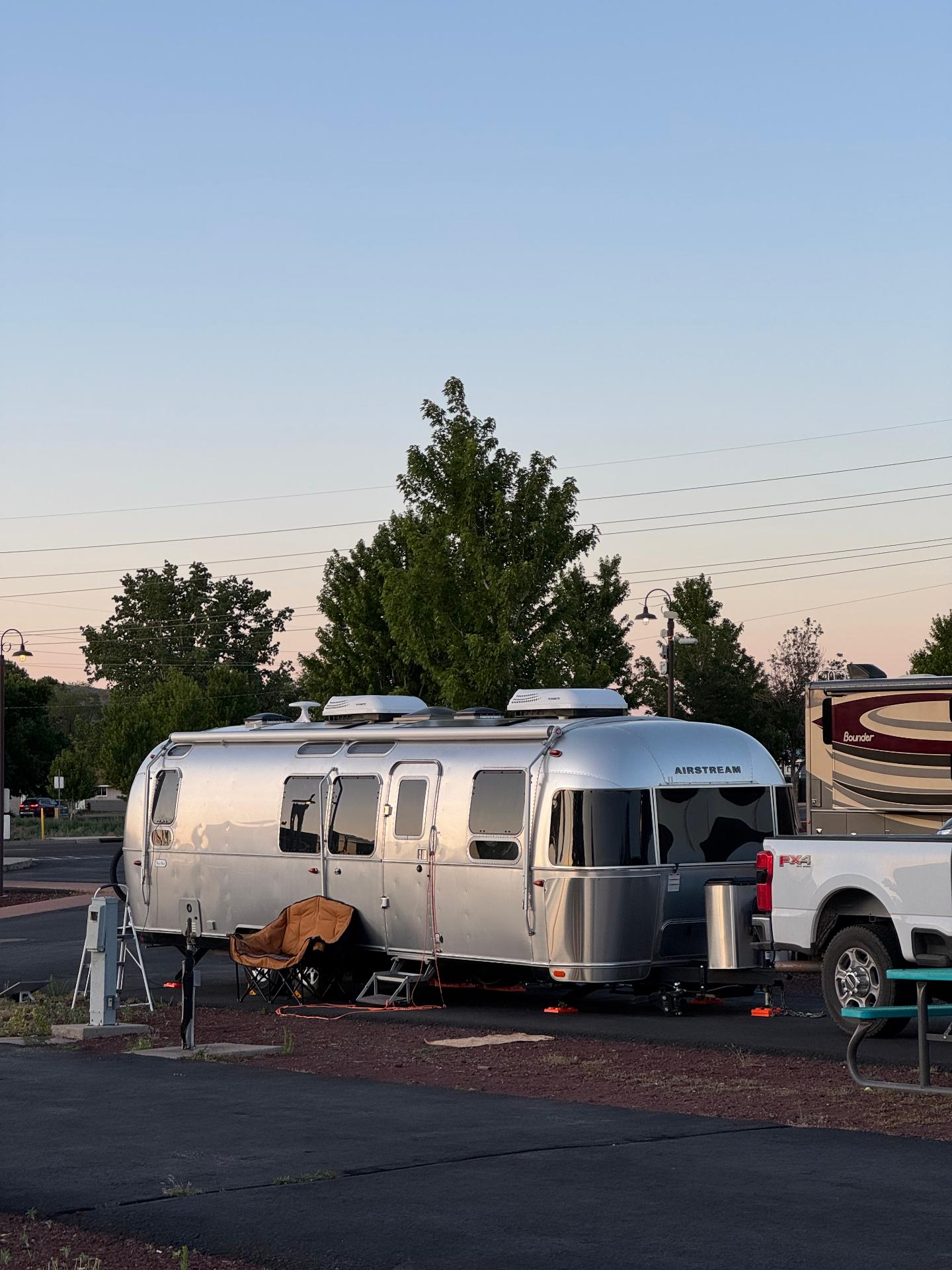Nuestro Airstream: Flying Cloud Office 2023, 32 pies