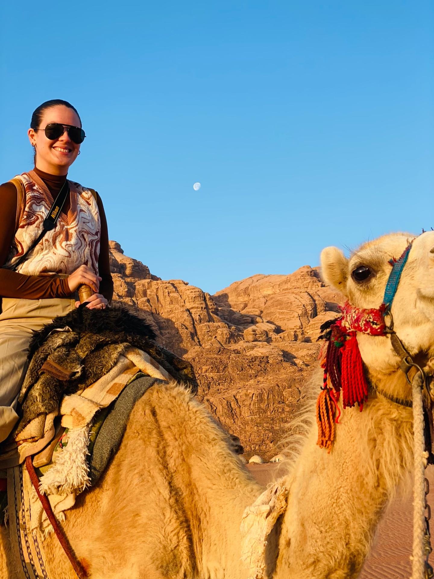 Montando un camello en Wadi Rum