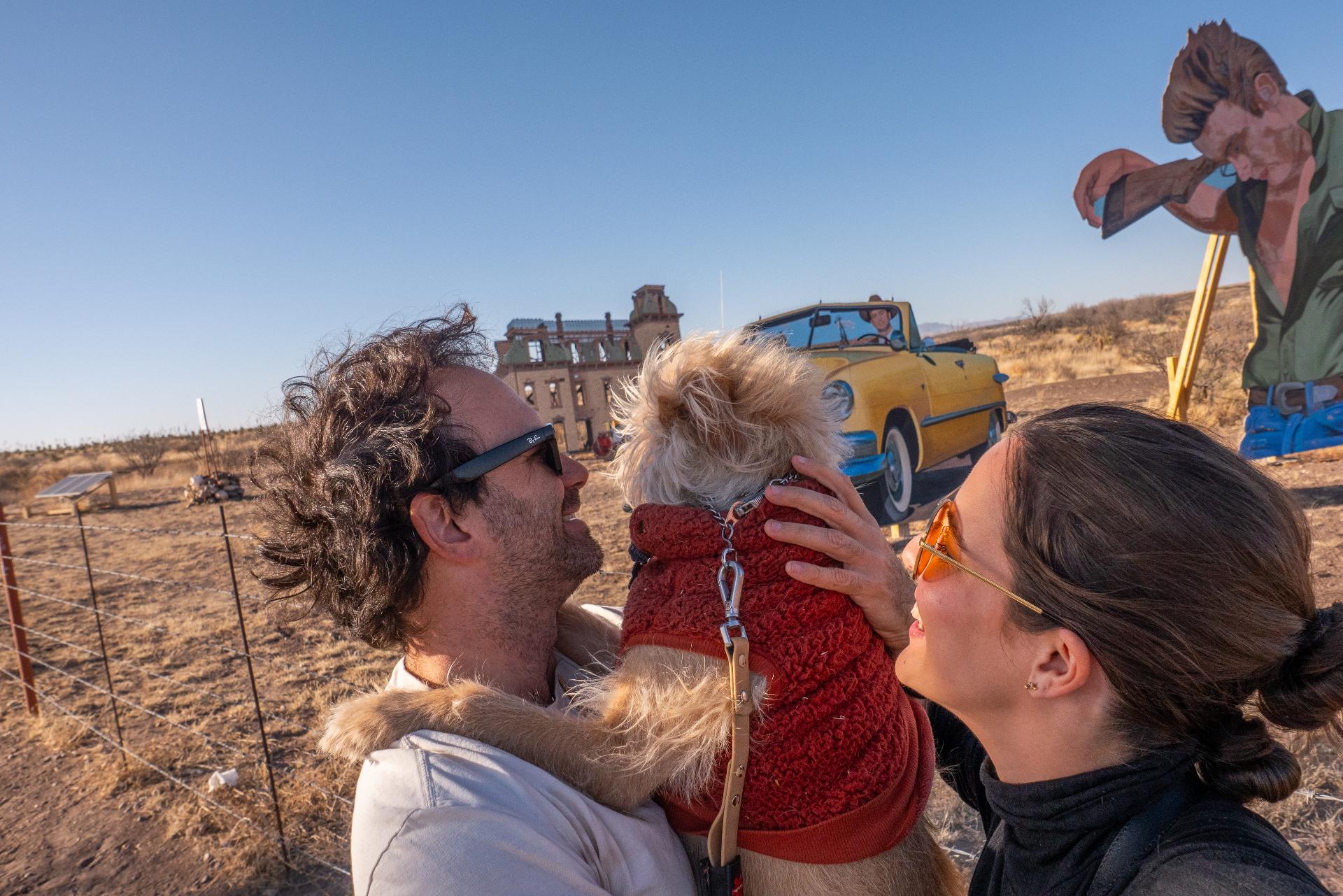 Giant Marfa Mural — con Bengie