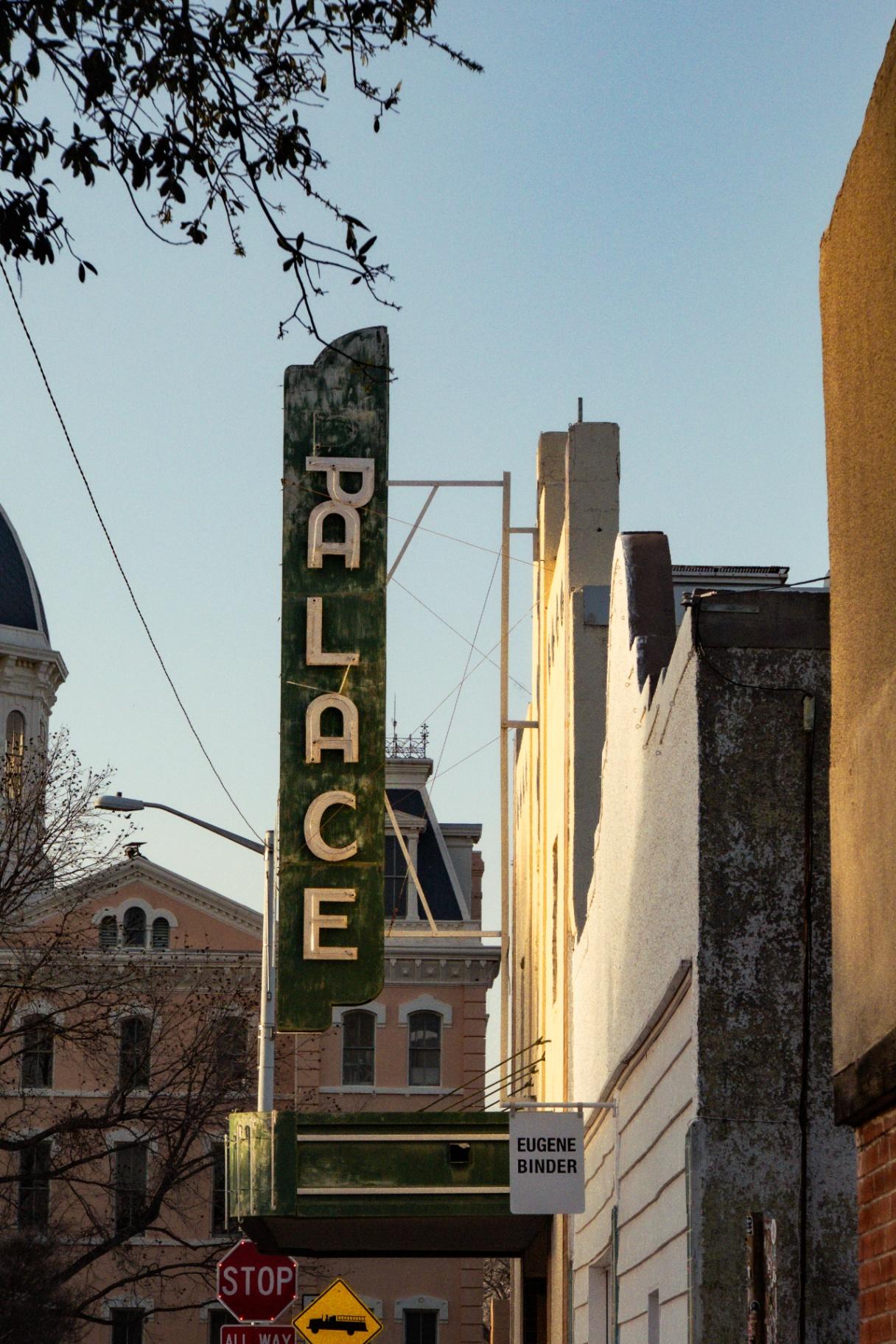 Letrero del Palace Theater en Alpine