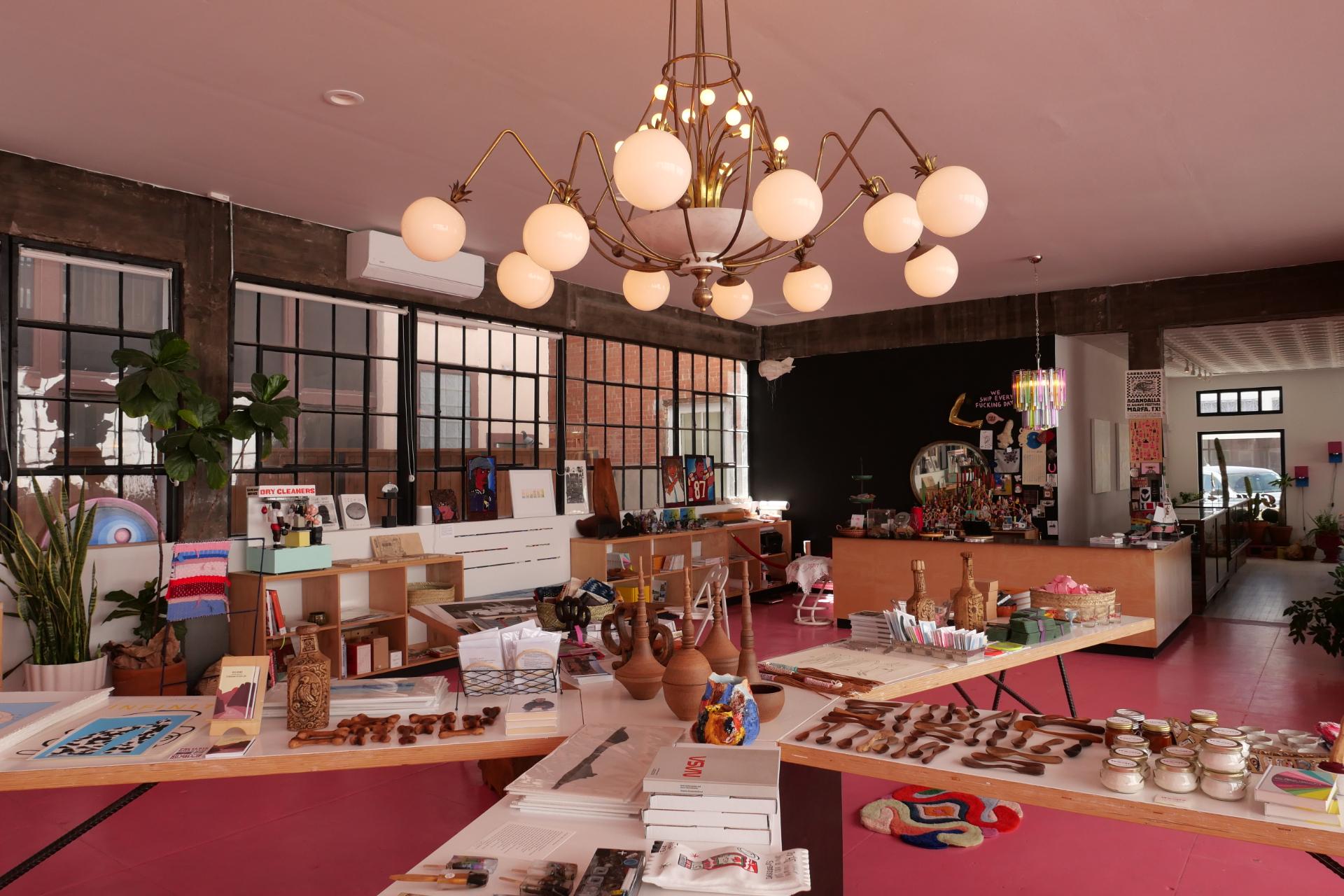 Interior de WRONG