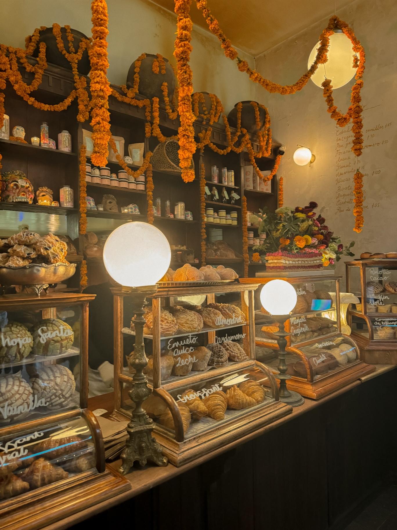 Panadería con cempasúchiles