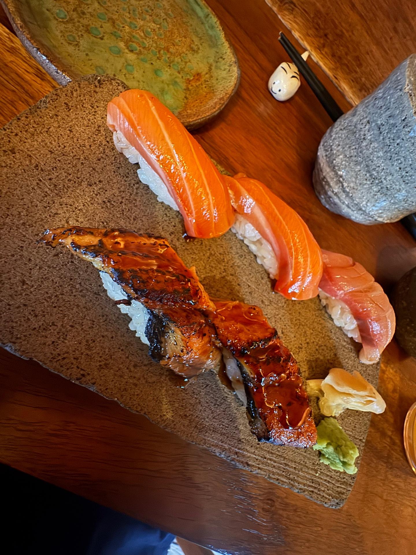 Plato de nigiri sushi