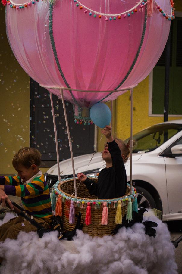 Kids in hot air balloon costume at the parade