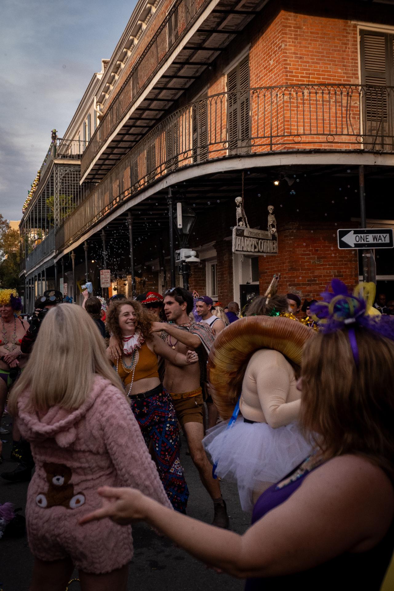 Calle del Barrio Francés durante Mardi Gras, Nueva Orleans